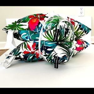 NEW- 2 Outdoor Weather Resistant! accent pillows. 19”